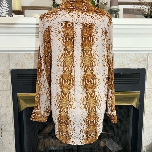 Rachel Zoe Button Down Snake Skin Pattern Top - Picture 5 of 12